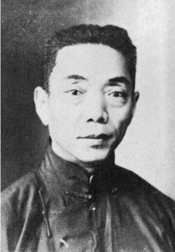 描寫著名鄉(xiāng)村教育家王拱璧長(zhǎng)篇小說(shuō)《風(fēng)雨杏壇路》出版